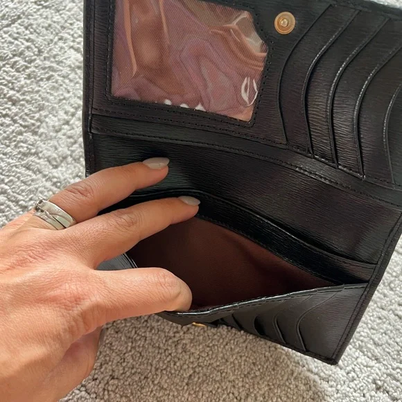 Ralph Lauren Black Wallet with Gold Emblem - Picture 13 of 16